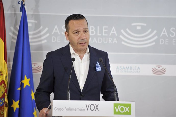 El diputado de Vox en la Asamblea de Extremadura Óscar Fernández Calle