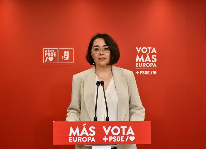 La diputada nacional del PSOE, Elisa Garrido, ha analizado la situación de las infraestructuras dependientes del Estado en nuestra región