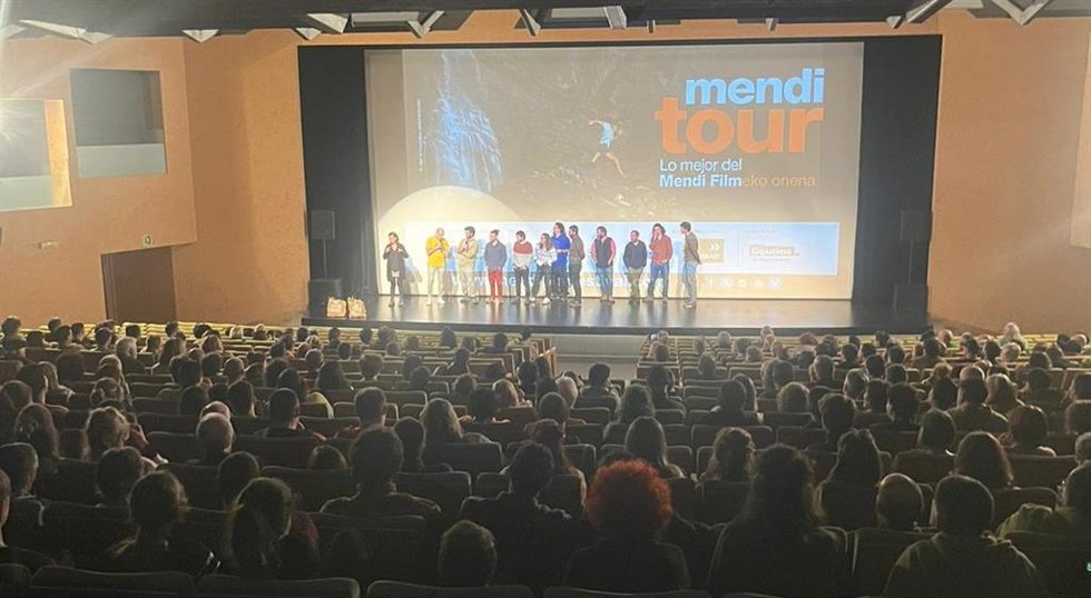 Imagen de un acto del Mendi Tour.