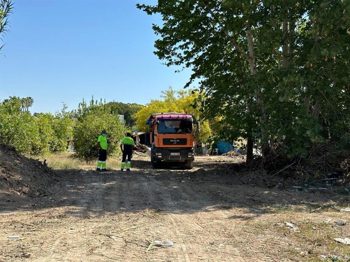 El Ayuntamiento de Murcia completa el desalojo del asentamiento chabolista de La Fica en cumplimiento de un mandato judicial