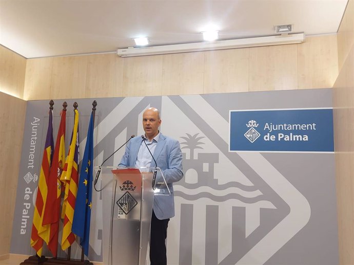 El teniente de alcalde de Urbanismo, Vivienda y Proyectos Estratégicos, Óscar Fidalgo, en rueda de prensa