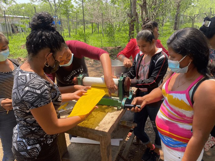 Mujeres apicultoras por su derecho a emprender. Nicaragua - Manos Unidas La Rioja - 2022