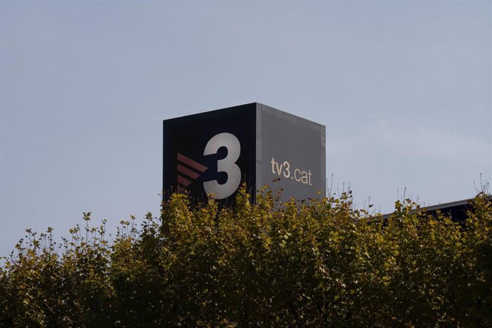 Archivo - Cartel en la sede de 3cat, a 30 de octubre de 2023, en Sant Joan Despí, Barcelona