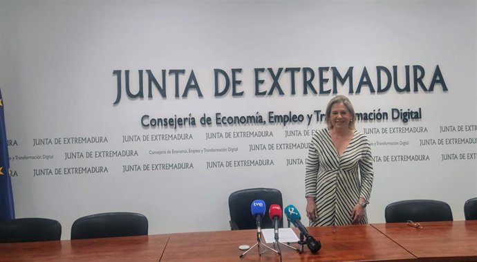 La secretaria general de Empleo, Celia Derecho, informa sobre los datos de paro del mes de mayo