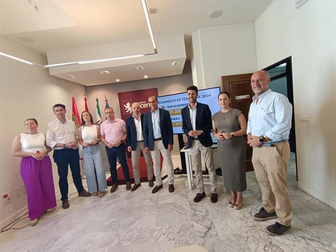 El alcalde de Cáceres, Rafael Mateos, presenta las inversiones que se realizarán con el remanente de tesorería del ayuntamiento