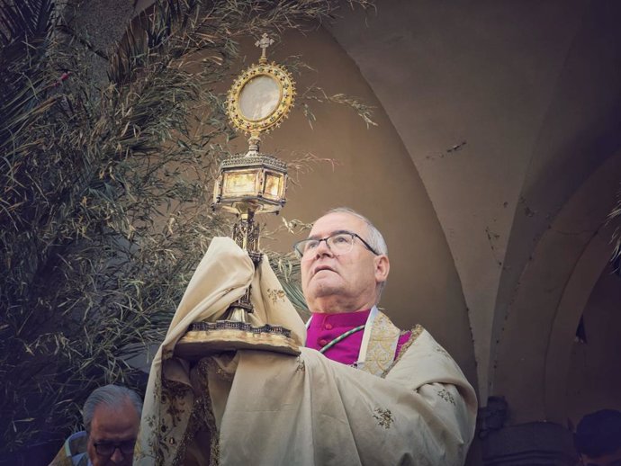 El arzobispo de Toledo, Francisco Cerro Chaves.