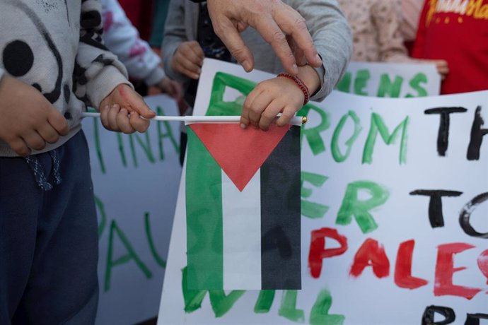 Archivo - Banderas de Palestina durante una manifestación en apoyo al pueblo palestino, a 17 de noviembre de 2023, en Barcelona, Catalunya (España). Bajo el lema ‘Paremos el genocidio contra el pueblo palestino. No callamos: eduquemos en el pensamiento cr