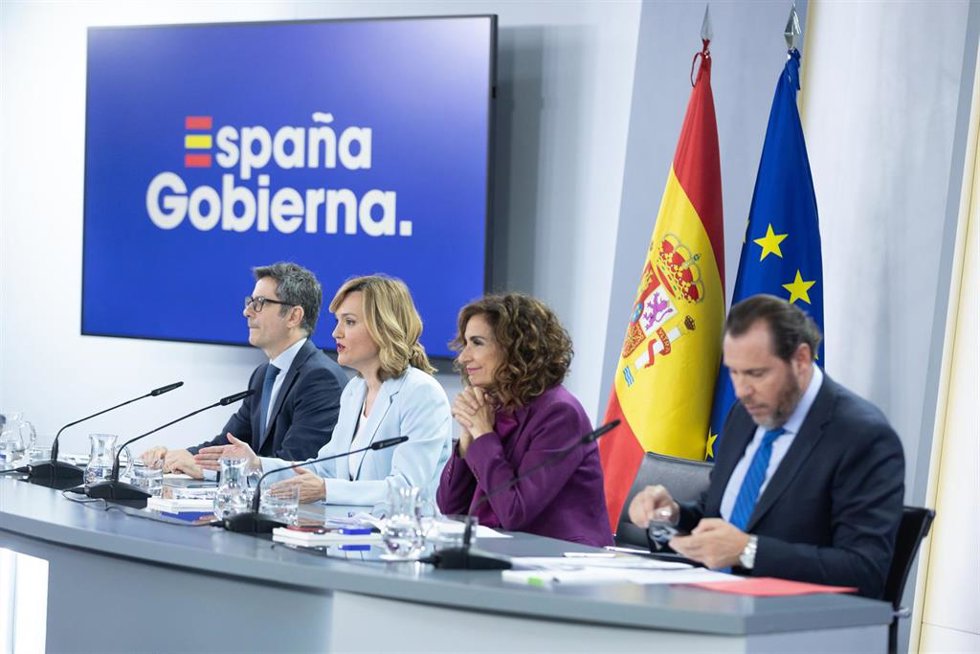 (I-D) El ministro de la Presidencia, Justicia y Relaciones con las Cortes, Félix Bolaños; la ministra de Educación y Formación Profesional, Pilar Alegría; la vicepresidenta cuarta y ministra de Hacienda, María Jesús Montero y el ministro de Transportes 