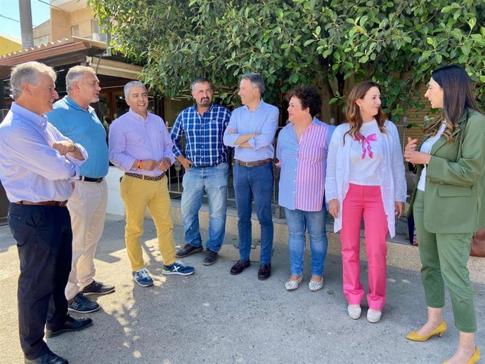 Imagen del encuentro de los responsables del PP con agricultores y ganaderos en la Diputación de La Tercia, en Lorca