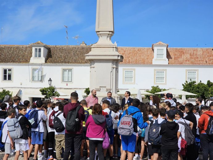 Jornada de convivencia en Villa Real de San Antonio (Portugal) en la que han participado seis centro de la provincia de Huelva.