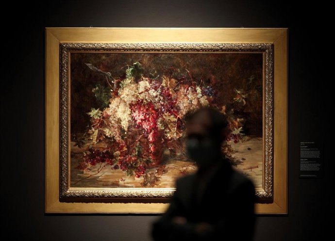 Archivo - Pintura 'Uvas de España' de María Luisa de la Riva y Callol, una de las de la exposición ‘Invitadas. Fragmentos sobre mujeres, ideología y artes plásticas en España (1833-1931)’, en el Prado