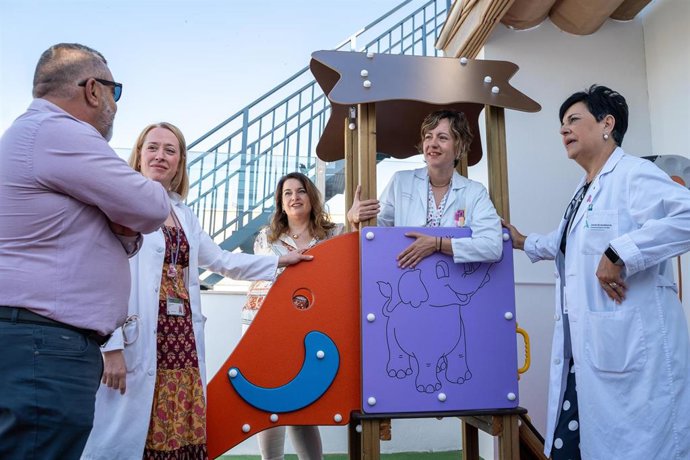 Parque infantil en el Materno Infantil de Granada