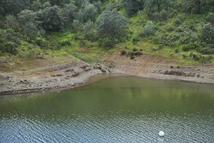 Archivo - Detalle del embalse de la Minilla, en el Ronquillo,imagen de archivo. 