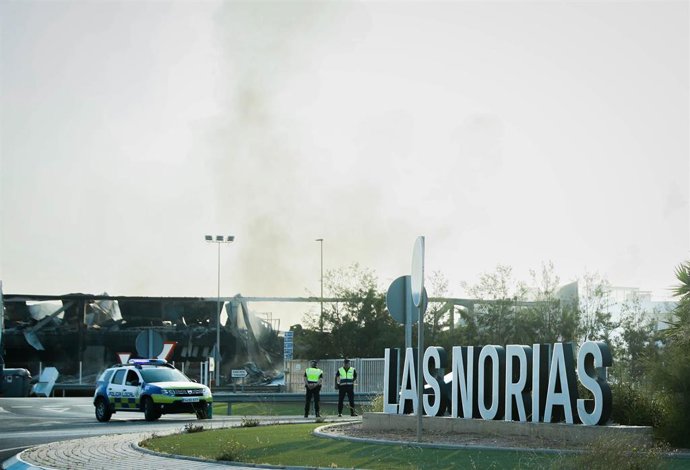 Incendio en las instalaciones de Hortofrutícola Mabe SAT en Las Norias de Daza, en El Ejido (Almería).