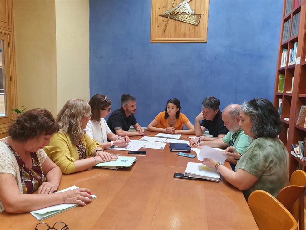Reunión sobre el dispositivo para atender a personas sin hogar ante las altas temperaturas del verano.