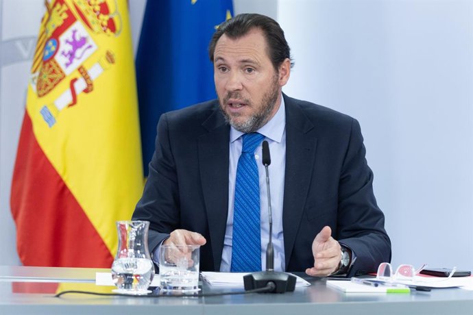 El ministro de Transportes y Movilidad Sostenible, Óscar Puente, durante una rueda de prensa posterior al Consejo de Ministros, en el Palacio de La Moncloa, a 4 de junio de 2024, en Madrid (España).