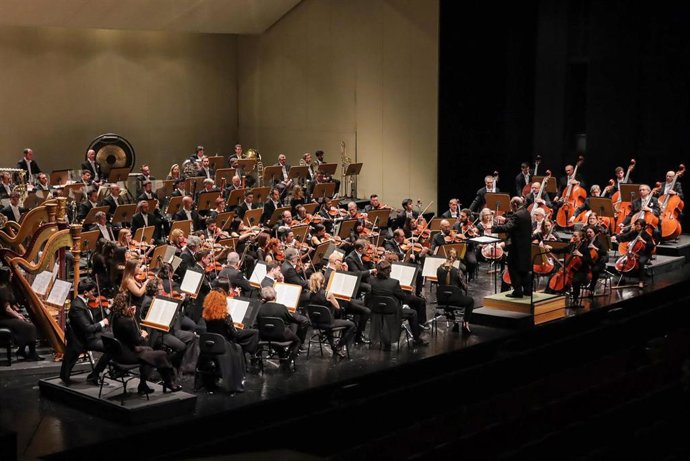 La ROSS interpreta el estreno de 'Primavera', obra de la compositora Inmaculada Almendral, en el Maestranza de Sevilla, imagen de archivo 