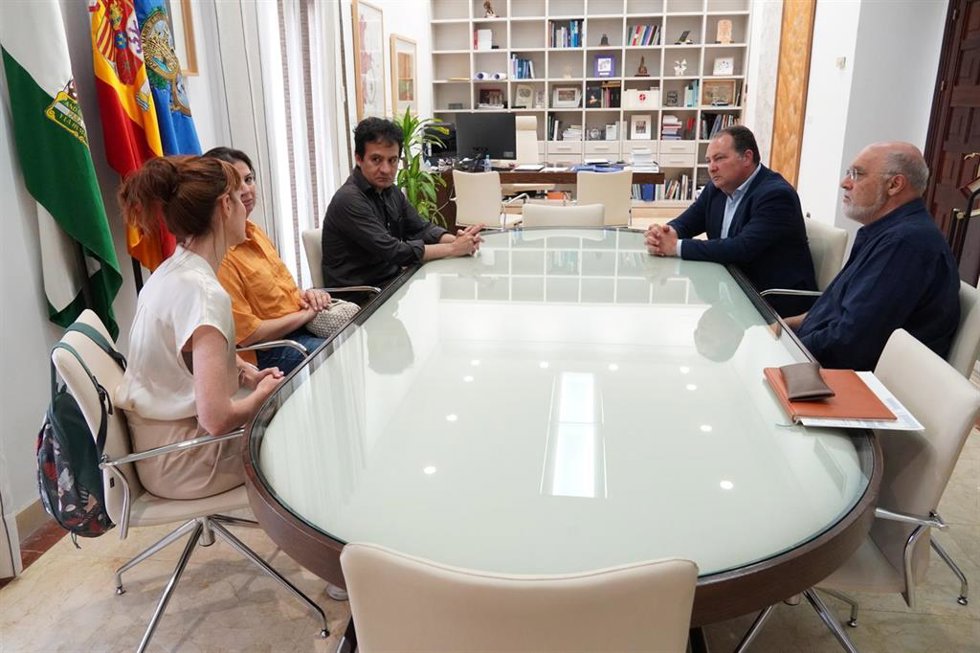 Reunión del presidente de la Diputación de Huelva con los miembros del jurado de la 44 edición del Premio Iberoamericano de Poesía Juan Ramón Jiménez.