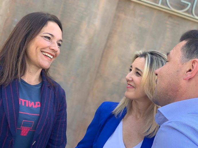 La eurodiputada del PSOE Lina Gálvez, en una visita a Alcalá de Guadaíra (Sevilla).