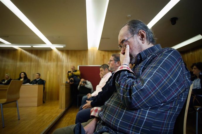 El principal imputado en la pieza central de la Operación Carioca juzgada este martes en la Audiencia Provincial de Lugo, el cabo de la Guardia Civil, Armando Lorenzo, sentado en el banquillo de los acusados. En Lugo, a 4 de junio de 2024.