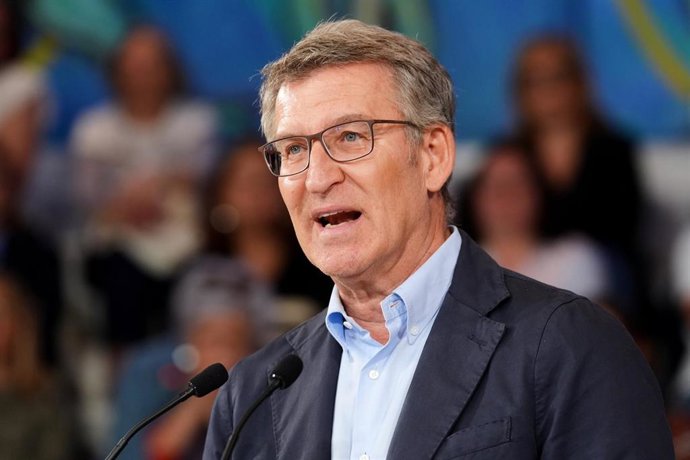 El presidente del PP, Alberto Núñez Feijóo, interviene durante un foro sectorial sobre conciliación, en el Palacio de Festivales, a 4 de junio de 2024, en Santander, Cantabria (España). Feijóo ha clausurado hoy un foro dedicado al área de Mujer, Familia y