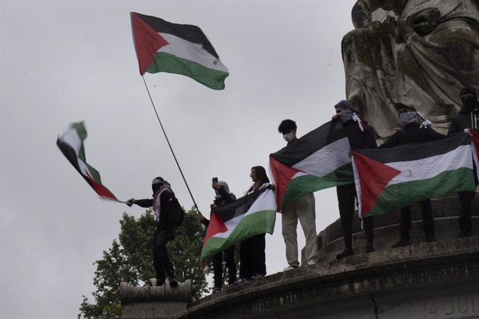 June 1, 2024, Paris, Ile-De-France (Region, France: Demonstration in support of Palestinians bombed by Israel in Gaza. In Paris, French people gathered to call for an immediate ceasefire and protest against the inaction of heads of state in the face of th