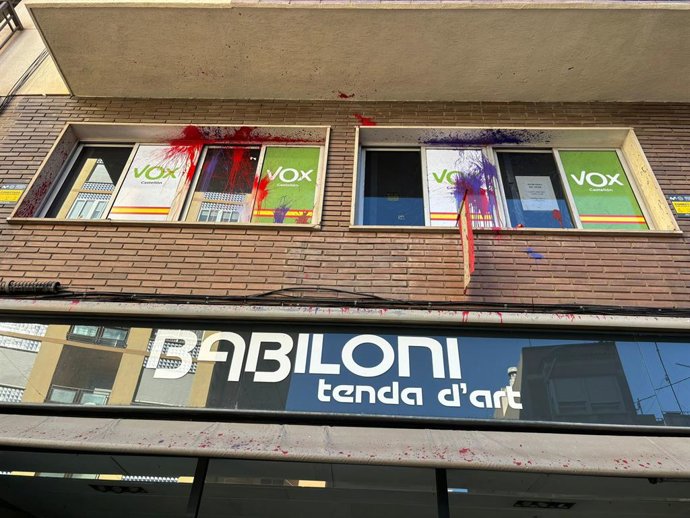 Vox denuncia un "atac" a la seu provincial en el qual han llançat ous i pintura esta matinada