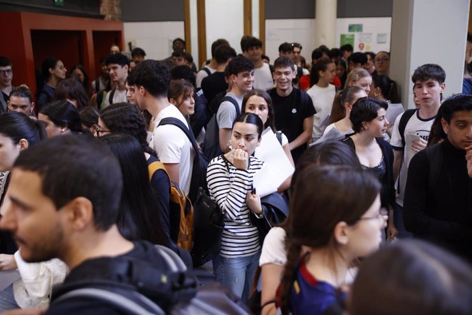 Estudiants al Campus Ciutadella de la UPF de Barcelona, el primer dia de les PAU, aquest dimarts