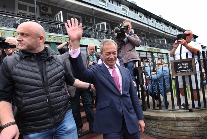 June 4, 2024, Clacton-On-Sea, England, UK: NIGEL FARAGE the Reform UK candidate walks to the sea front as he visits Clacton-on-Sea. NIGEL FARAGE has taken over the leadership of Reform UK from RICHARD TICE for the next 5 years a nd will fight to becstart 
