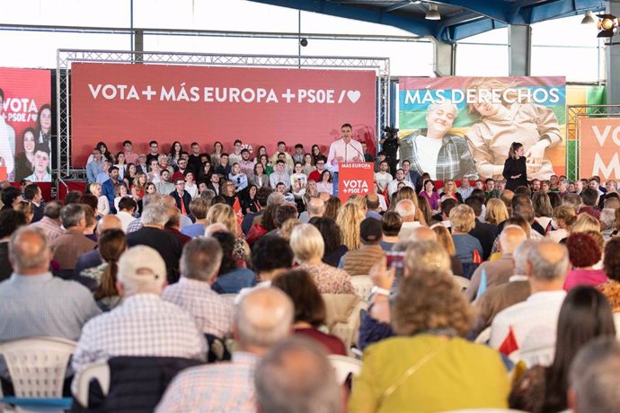 El secretario general del PSOE y presidente del Gobierno, Pedro Sánchez, participa en un acto de campaña, en el Pabellón de las Naciones de la Feria Internacional de Muestras de Asturias FIDMA, a 3 de junio de 2024, en Gijón, Asturias (España). 