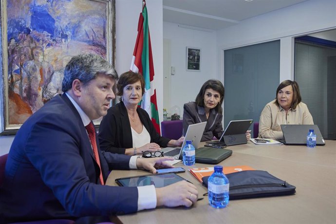 Gobierno Vasco y ayuntamientos de capitales vascas forman un grupo de trabajo de atención a jóvenes sin apoyo familiar