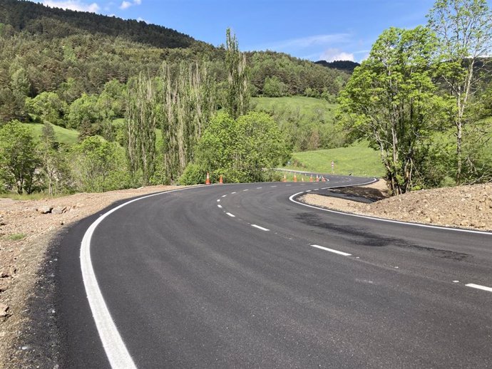 Acceso a Espés Bajo (Huesca).