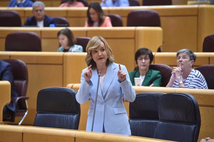 La ministra de Educación, Formación Profesional y Deporte, Pilar Alegría, durante una sesión de control al Gobierno, en el Senado, a 4 de junio de 2024, en Madrid (España). 