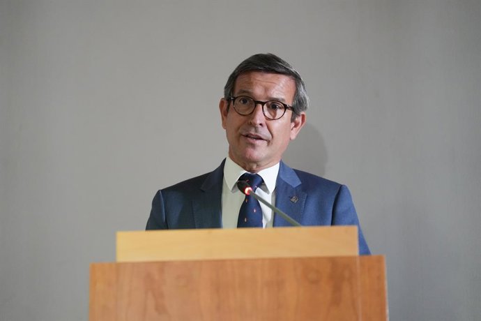 El consejero de Industria, Energía y Minas de la Junta de Andalucía, Jorge Paradela (c), durante la presentación. A 03 de junio de 2023, en Sevilla (Andalucía, España). Presentación de la convocatoria 2024 del Programa Tecnológico Espacial.