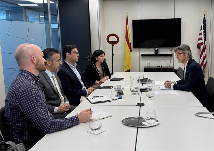 El consejero de Economía, Hacienda y Empresa, Luis Alberto Marín, durante la reunión en la embajada de EEUU en España