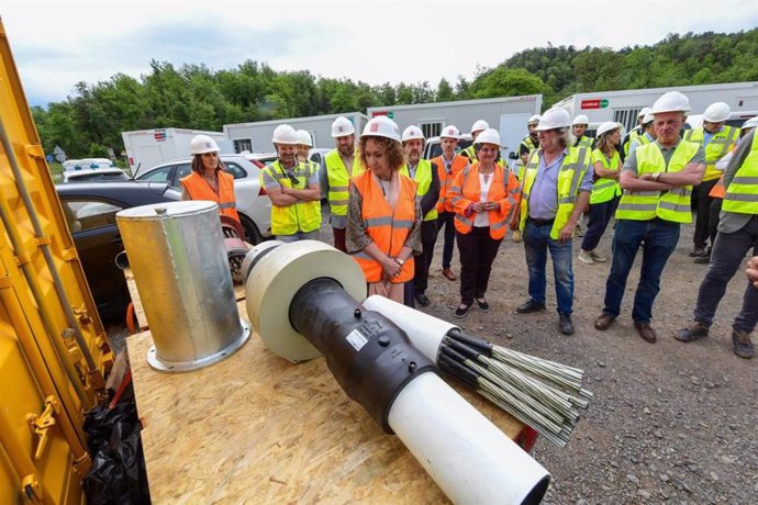 La consellera de Territori en funcions, Ester Capella, visita les obres de reparació del viaducte.