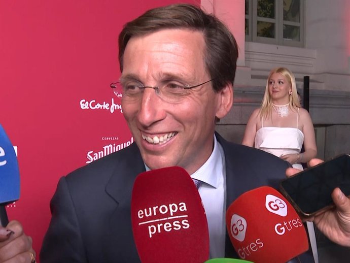 Martínez-Almeida defiende que su mujer Teresa Urquijo es "el amor de su vida" y asegura que "no hace falta ni decirlo"