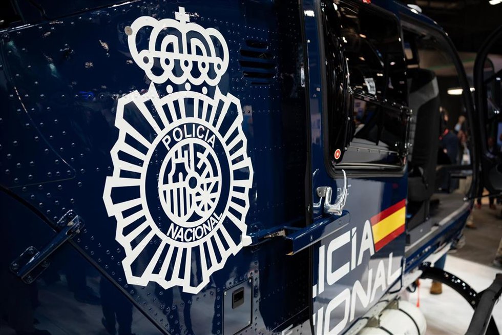 Archivo - Una placa de la Policía Nacional durante la inauguración de European Rotors, en el recinto ferial IFEMA MADRID, a 28 de noviembre de 2023, en Madrid (España).