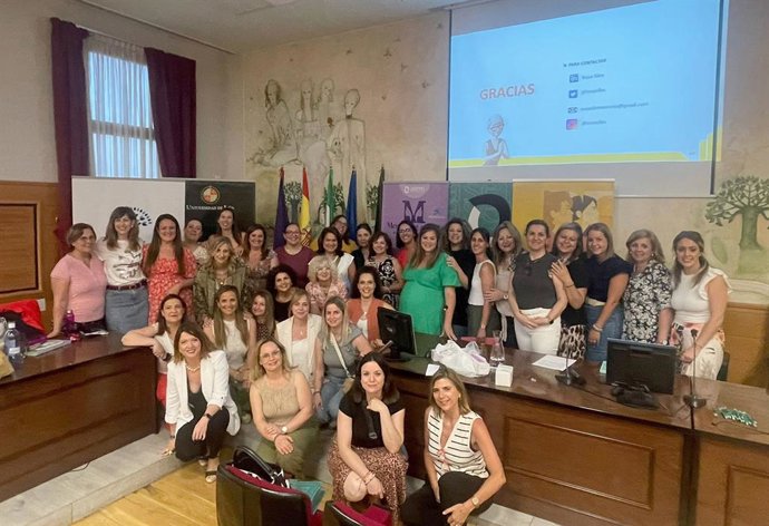 Sesión presencial de la microcredencial sobre comunicación en los negocios.