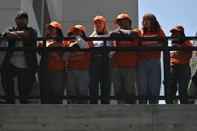 22 May 2024, Mexico, Tijuana: Supporters of Mexican presidential candidate Jorge Alvarez Maynez of the Citizens' Movement Party (MC), attend an election campaign at the CETYS University campus. 