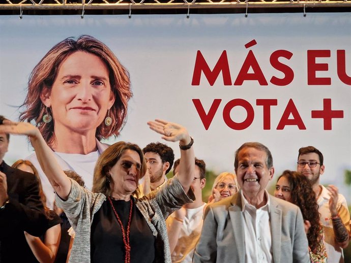 Teresa Ribera y Abel Caballero este martes en Vigo.