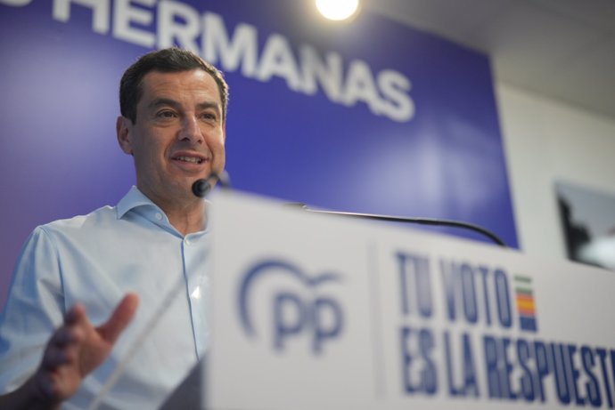 El presidente del PP-A, Juanma Moreno, en la nueva sede de Dos Hermanas.