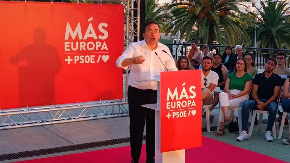 El ministro de Asuntos Exteriores, Unión Europea y Cooperación, José Manuel Albares, durante el mitin en San Roque.