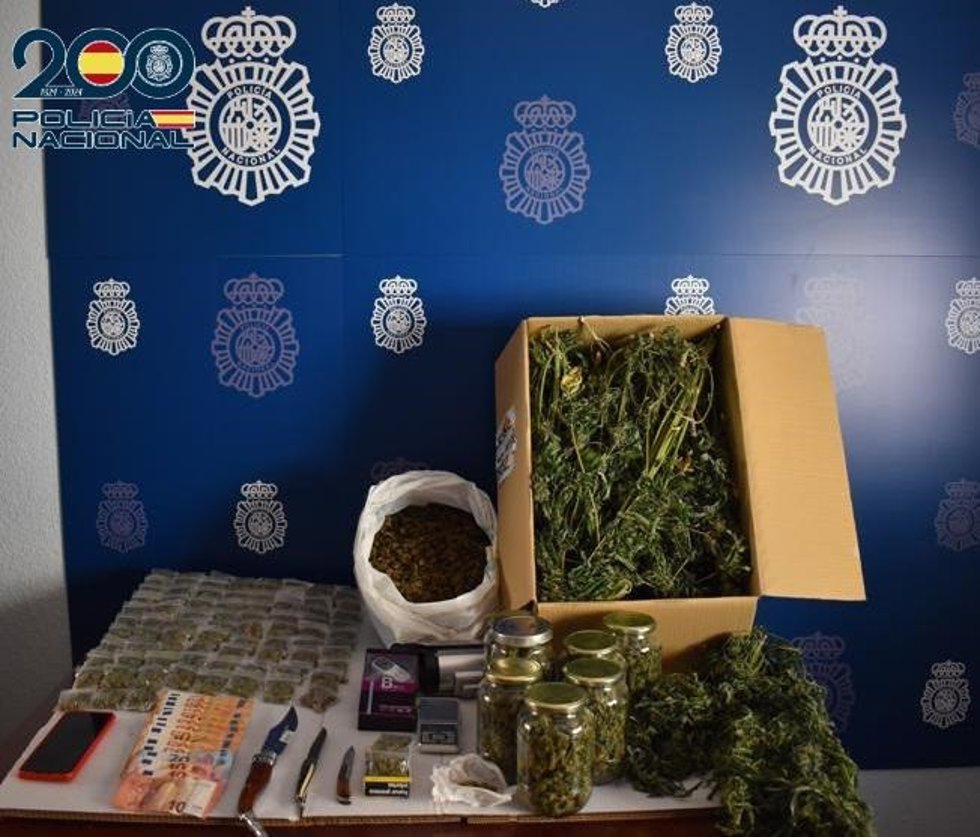 La Policía Nacional desmantela un centro de producción y distribución de marihuana en Tomelloso.