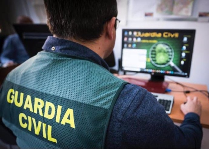 Un investigador de la Guardia Civil.