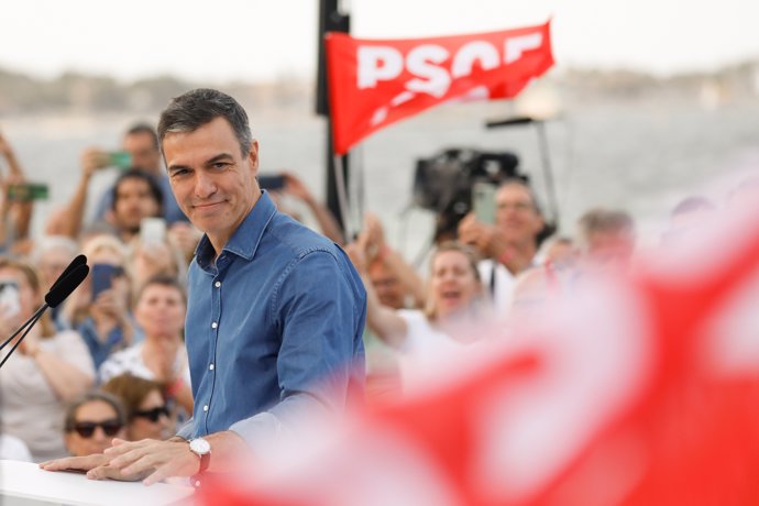 El president del Govern, Pedro Sánchez, durant l'acte central de campanya del PSOE, a 31 de maig del 2024, a Los Alcázares, Regió de Múrcia (Espanya). 