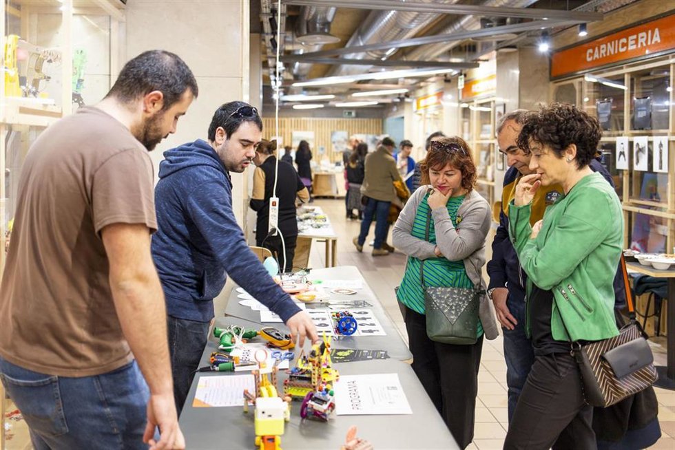 Archivo - Artistas y público en otra edición de la Feria de Diseño de Galerías VA.