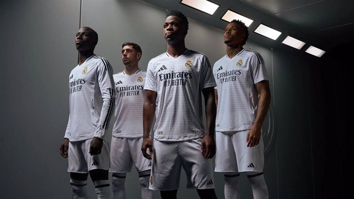 El Real Madrid presenta su nueva camiseta para la temporada 2024-2025.