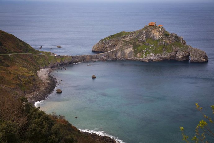 Archivo - La ermita de San Juan de Gaztelugatxe, Bizkaia, País Vasco.