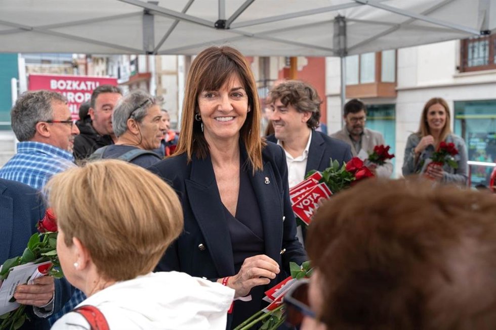 La candidata del PSOE a las elecciones europeas Idoia Mendia en un acto de campaña